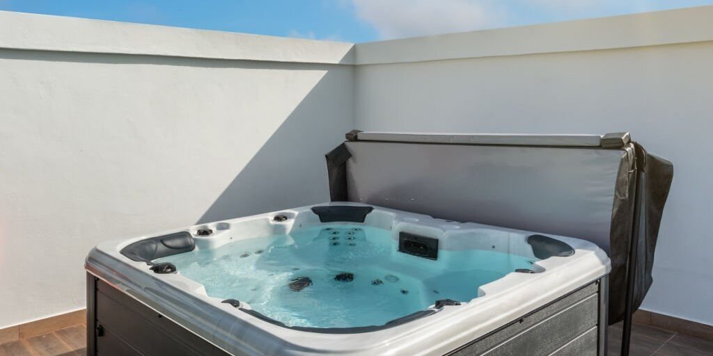 How to Buy the Right Size Hot Tubs in Ontario? How to Buy the Right Size Hot Tubs in Ontario?