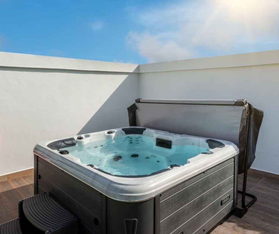 How to Buy the Right Size Hot Tubs in Ontario?