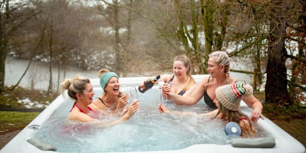 Guide to Shop a 6-Person Hot Tub for Your Family Guide to Shop a 6-Person Hot Tub for Your Family